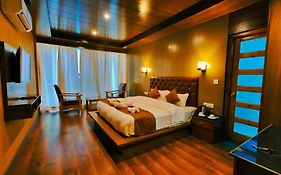 Vista Resort, Manali - ! Near Mall Road !! Hot & Cold Ac Rooms !! Best Selling !! Big Parking !! Luxury Collection !! Open Terrace !! Lift !! Playing Zone !! Property Of The Year !