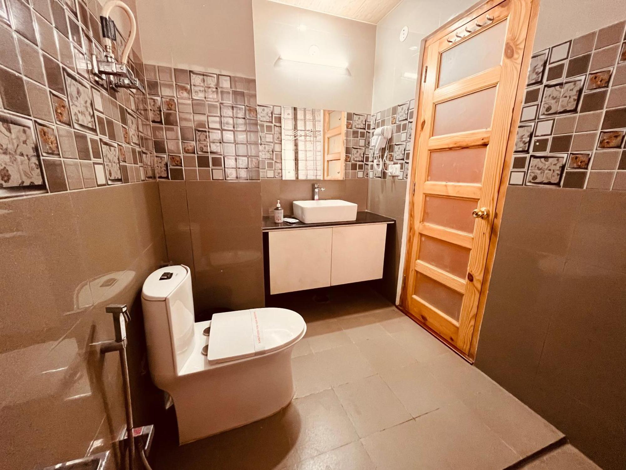 Vista Resort, Manali - ! Near Mall Road !! Hot & Cold Ac Rooms !! Best Selling !! Big Parking !! Luxury Collection !! Open Terrace !! Lift !! Playing Zone !! Property Of The Year ! Exterior photo