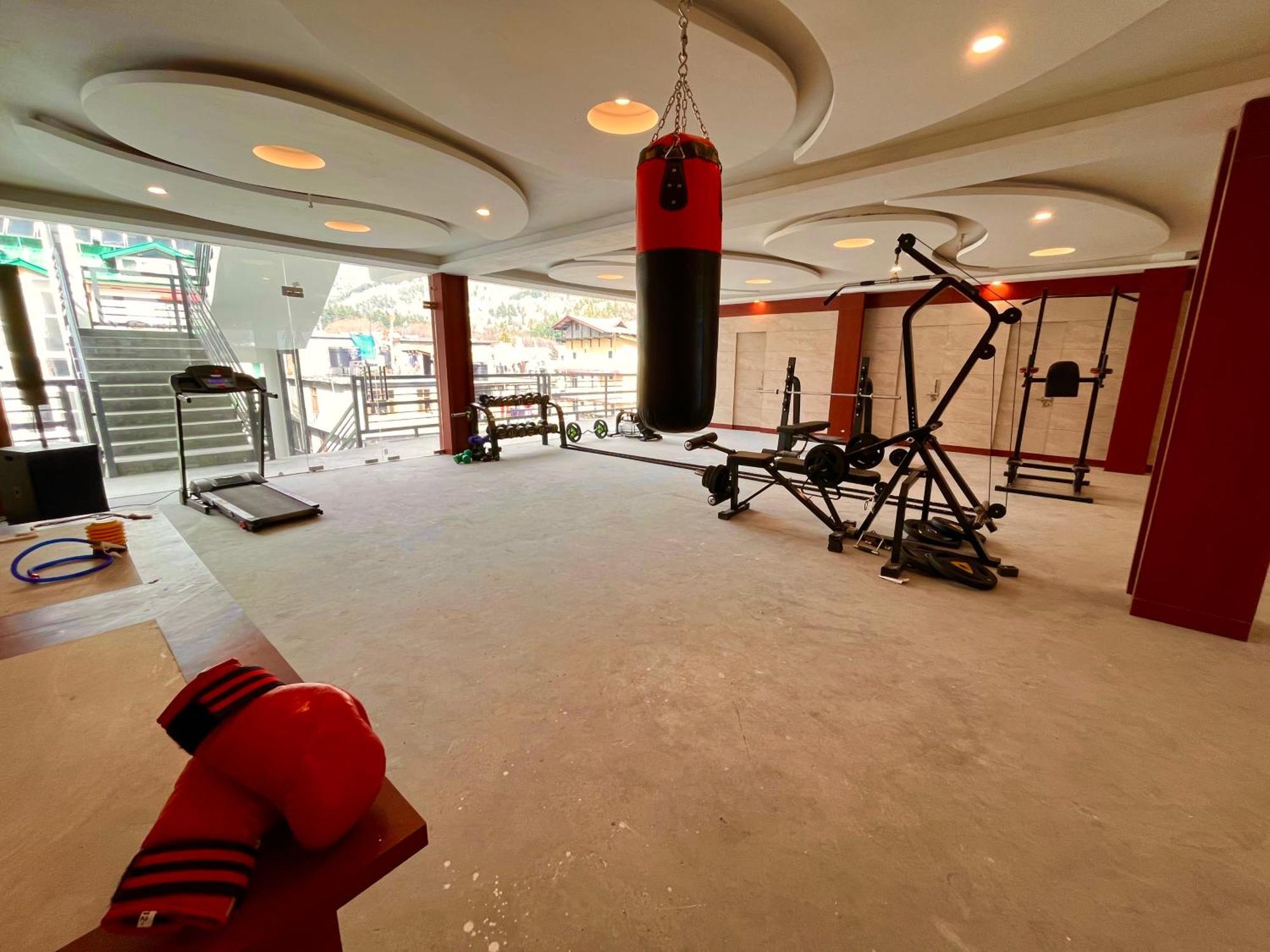Vista Resort, Manali - ! Near Mall Road !! Hot & Cold Ac Rooms !! Best Selling !! Big Parking !! Luxury Collection !! Open Terrace !! Lift !! Playing Zone !! Property Of The Year ! Exterior photo